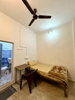 Om Rest House by Bunny Cafe Varanasi - 1