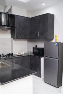 Business 1BR Suite with WiFi, Netflix & Free Parking - 5