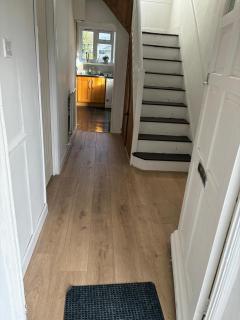 Spacious 3 Bed Home, Sleeps 6, Free Parking , Family & Contractor Stay - 4