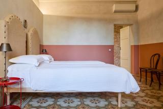 Lucca Comics front row - unbeatable Centro Storico location Exceptional property opposite Duomo inside walls - 4