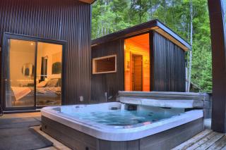 KALLM Mont-Tremblant luxury chalet with sauna, hot tub, private beach & pond on 7acre estate - 8