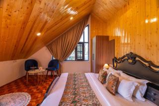 Buhayra by The Dal by VEO, StayVista - Pet-Friendly Villa with EV Station - 3