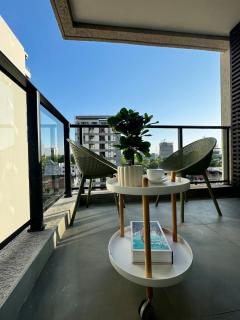 Modern 2BR Apt Steps from Shopping Mariscal - 5