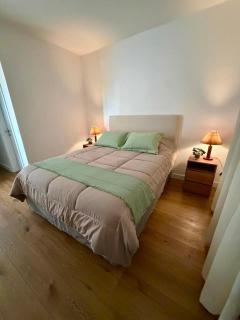 Modern 2BR Apt Steps from Shopping Mariscal - 3