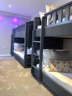 De Courceys Manor Suites & Cottages - 8