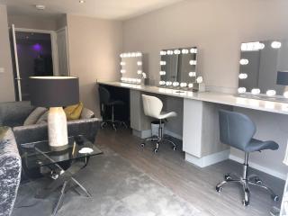 De Courceys Manor Suites & Cottages - 9