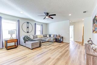 Spacious Family Villa | Pool • Parking • Near Disney World - 8