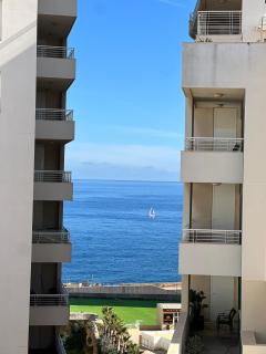 Sunny Terrace 1-Bed in Tigne, Sliema - 5