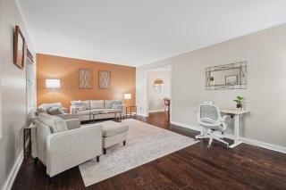 Family & Work-Friendly 3BD w Fire Pit - U of I 1M - 1