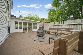 Family & Work-Friendly 3BD w Fire Pit - U of I 1M - 4