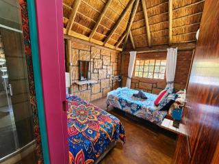 5 Sleeper Bushcamp Chalet Hartbeespoort - 9