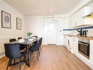 Flat 4 Greenfields - 3