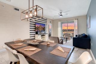 Relaxing Lakeview 2BR Condo with 2 Clubhouses - 5