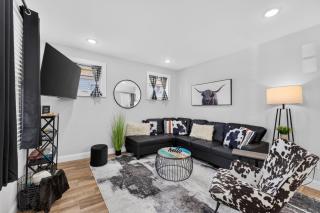 Fully Stocked 4BR Bungalow | Near Tower Grove Park & The Grove | Free Parking - 7