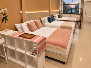 Spacious Loft near Ratchataewi BTS for 8 pax - 0