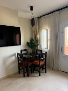 Relaxing 2BR Chalet with Lagoon & Pool View in El Gouna West Golf - 4