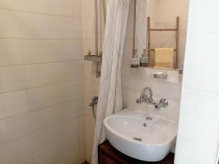 Central Sofia Apt Separate Kitchen, Singer Work Desk, Fast WiFi & Metro - 3