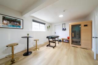 Retro Club House Hot Tub & Sauna, 16 min DT - 3