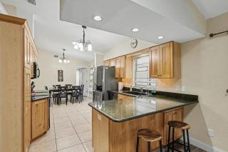 Modern 3Br2Ba Pool Oasis - Near I-95 & Shops - 6