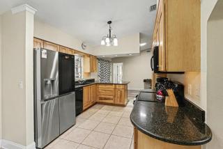 Modern 3Br2Ba Pool Oasis - Near I-95 & Shops - 5