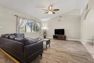Modern 3Br2Ba Pool Oasis - Near I-95 & Shops - 2