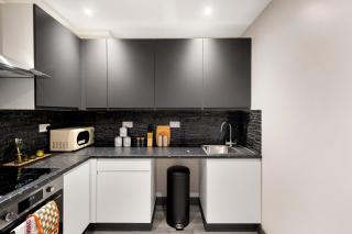 Relaxed 3BR Home - Garden & Free Parking - 2