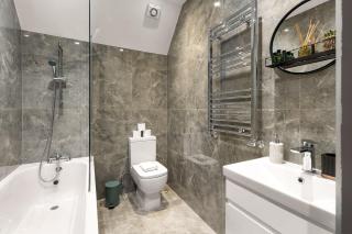 Relaxed 3BR Home - Garden & Free Parking - 4