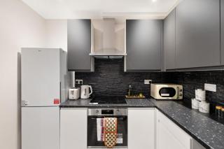 Relaxed 3BR Home - Garden & Free Parking - 5