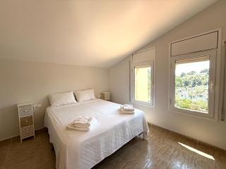 Mountain Villa with Sea Views - 7