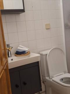 Tranquil 1-Bedroom Apartment in Central Karyaka, Turkey - 8