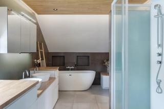 Traditional Home in Tromsø - with bathtub and fireplace - 0