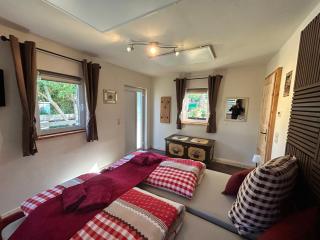 Herberts Alte Gärtnerei - Ensemble mit Vollholz-Ferienhaus und separater Tischlerstube für bis zu 6 Personen - 4