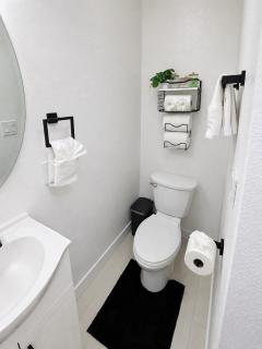 Lux Studio,Queen Bed,Self Check-In,Parking - 2