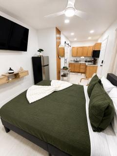 Lux Studio,Queen Bed,Self Check-In,Parking - 9