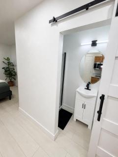 Lux Studio,Queen Bed,Self Check-In,Parking - 1
