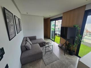 Central Penthouse - Private Jacuzzi - Skyline View - 1