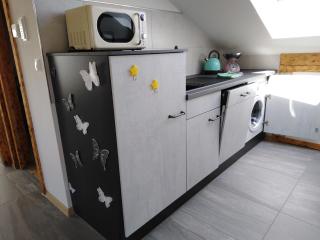 Komplette Dachwohnung mit Balkon und Bergblick - 1
