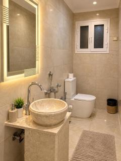 Seaview Condo in Montaza - 5