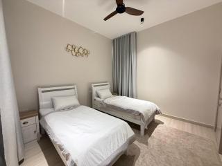 Serenity Spa Suite Private Jacuzzi and Sauna 2BR - 7