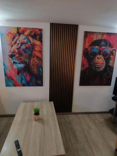 120 qm Apartment,WLAN, TV free Parking,24 h check-in, ,full kitchen,Untergeschoss ,3 Schlafzimmer -Wohnzimmer integriert - 9