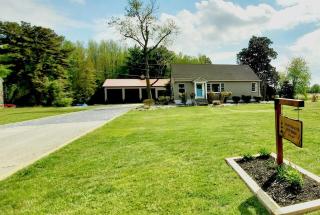 Lighthouse Cottage- Pet Friendly & Close to beach - 4