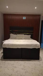 De Chydon Hotel and Suites - 5