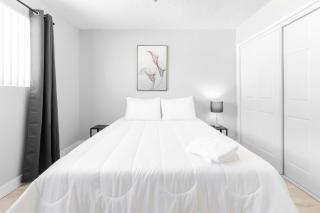 Chic 2 Bed Oasis Sleeps 6! Minutes From Strip - 6