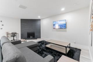 5Mins to Fremont 10Mins to Strip! Sleeps 8 - 5