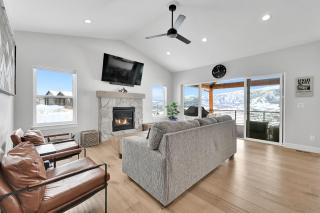 New Family Home in Eden w Hot Tub and Great Views - 3