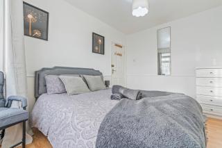 Stylish 3BR London Home Sleeps 7 Parking Woolwich - 9