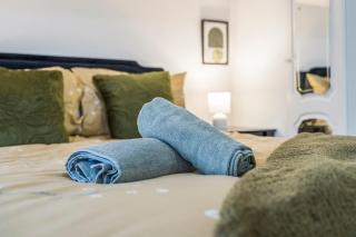 Stylish 3BR London Home Sleeps 7 Parking Woolwich - 5