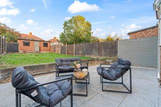 Stylish 3BR London Home Sleeps 7 Parking Woolwich - 4