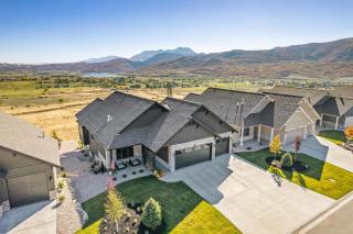 New Mountain Luxury and Wellness Retreat Full Home - 0