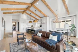 New Mountain Luxury and Wellness Retreat Full Home - 2